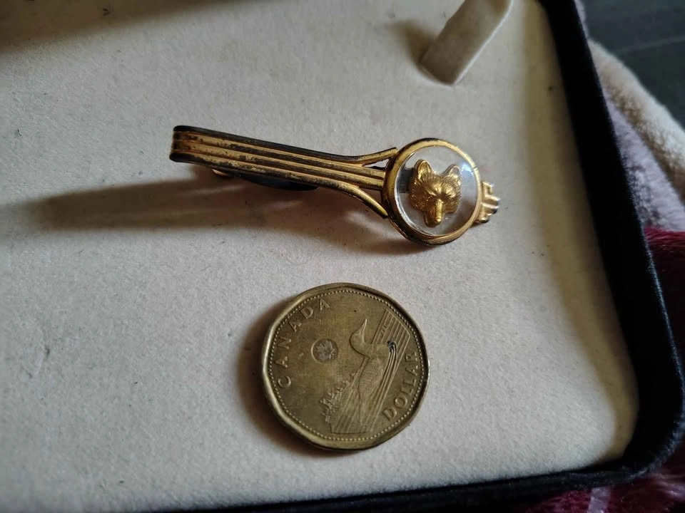 Vintage MCM Hickok Gold Tone Lucite Fox/Wolf Tie Bar - photo 3