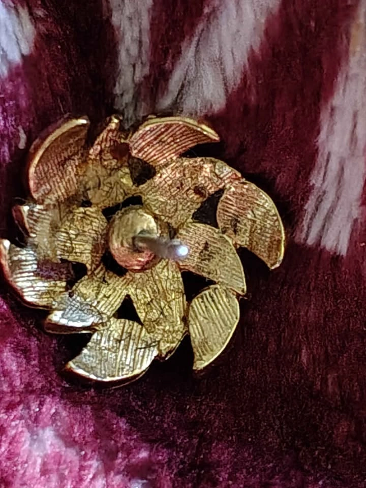 Vintage Mid-Century Two-Tone Rhinestone Pinwheel Earrings - photo 3