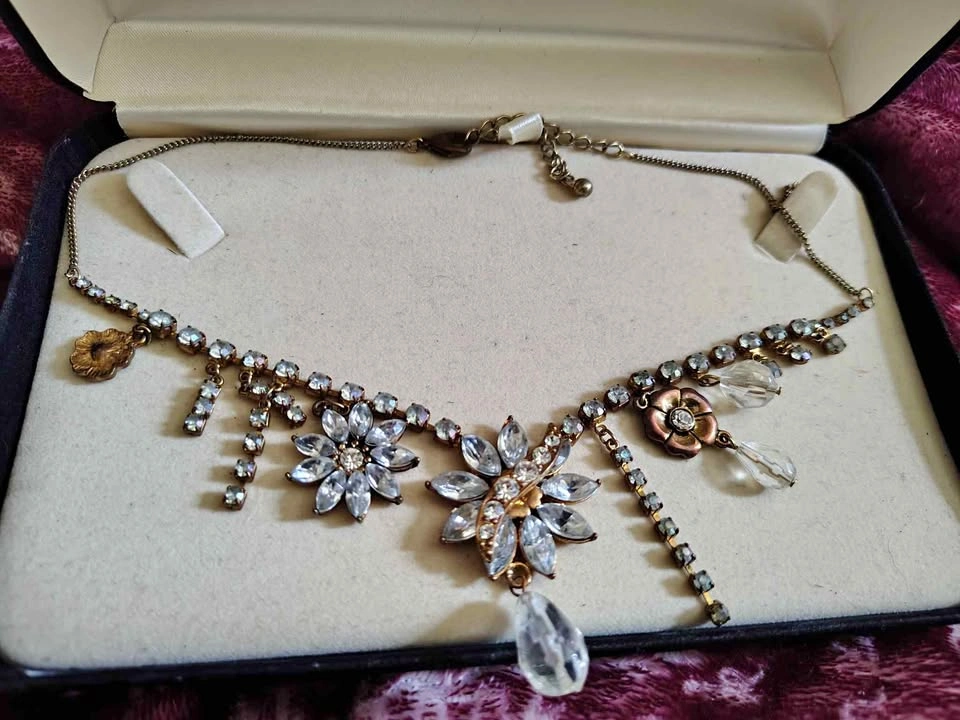 Vintage 1950s Crystal Rhinestone Bib Necklace