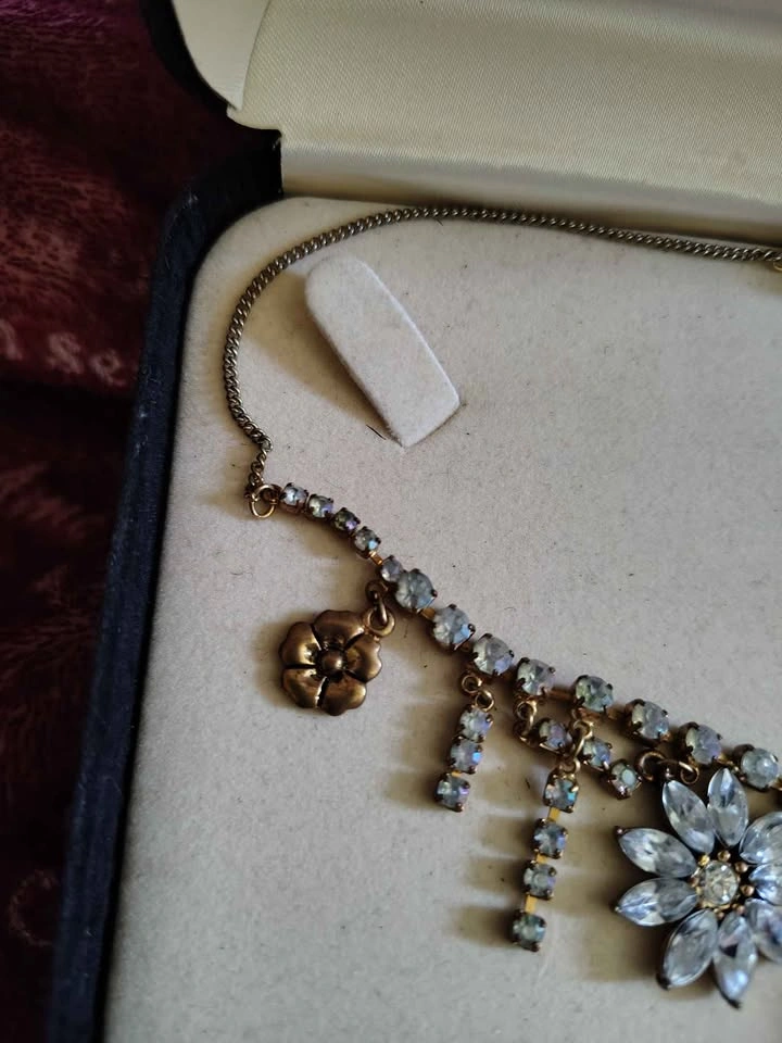 Vintage 1950s Crystal Rhinestone Bib Necklace - photo 4