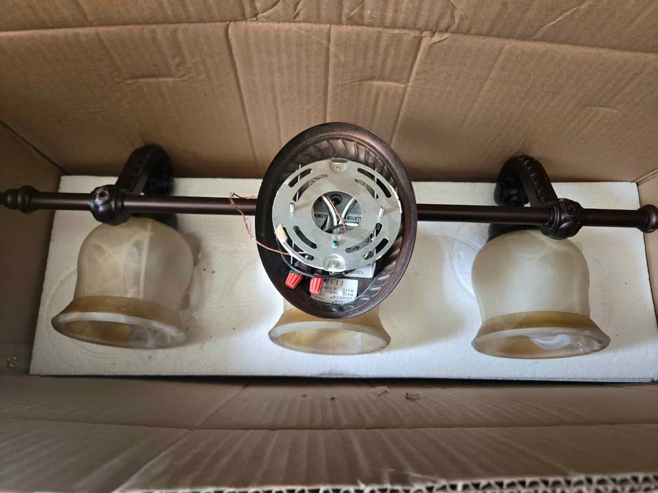 3 Light Fixture - photo 3