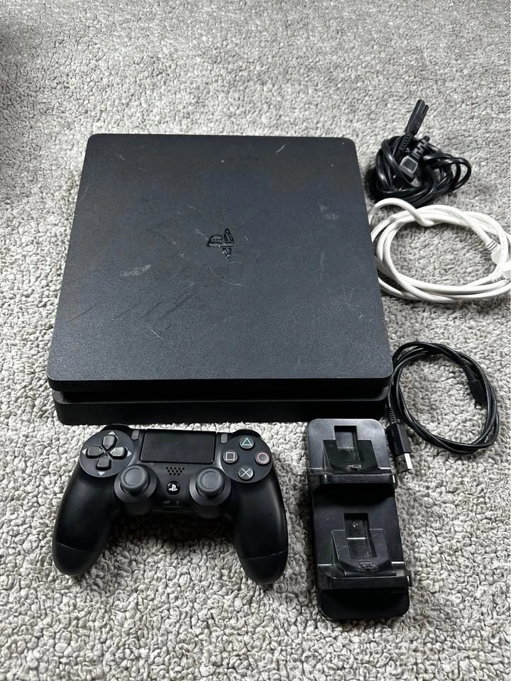 PS4 1tb Console Bundle w Controller & Charger