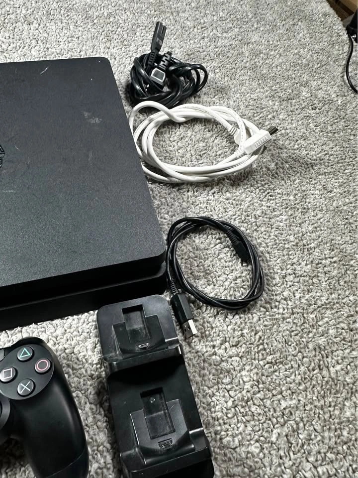 PS4 1tb Console Bundle w Controller & Charger - photo 2