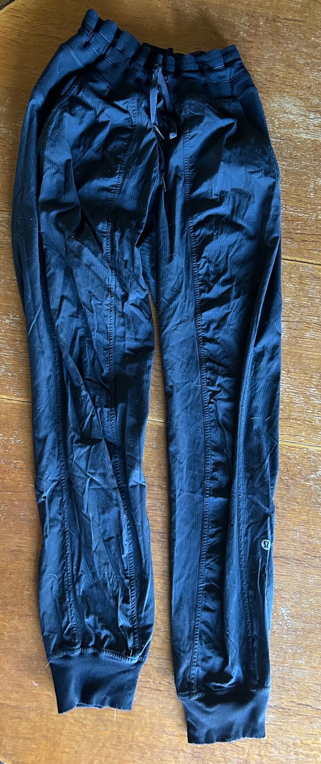 Lululemon Athletic Wear Lot - Size 4 Joggers - photo 2