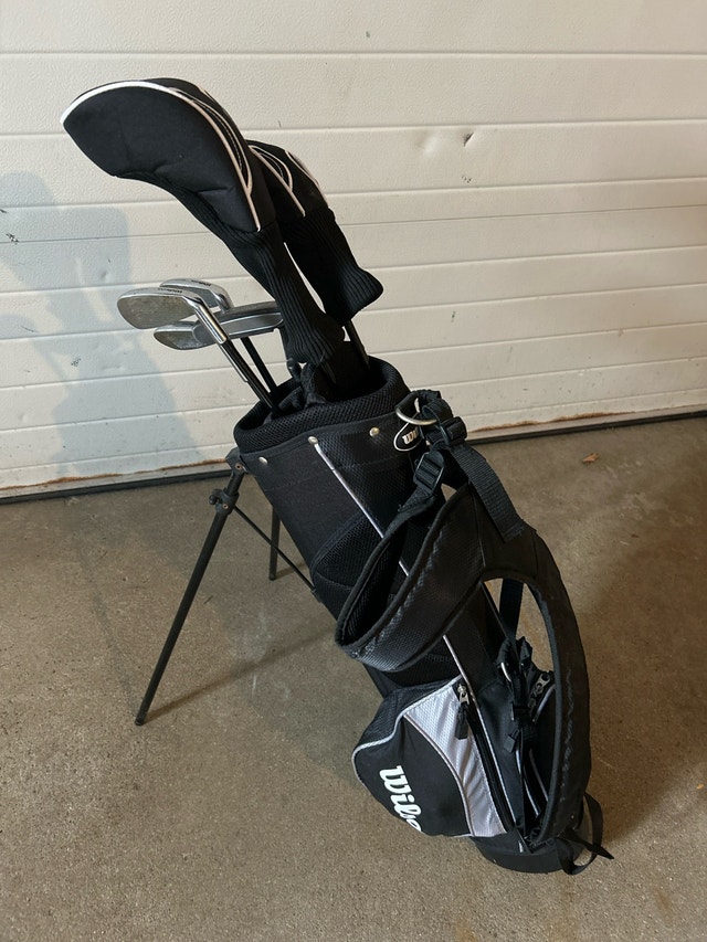 Wilson 6-piece Junior Golf Set with bag (left-handed)
