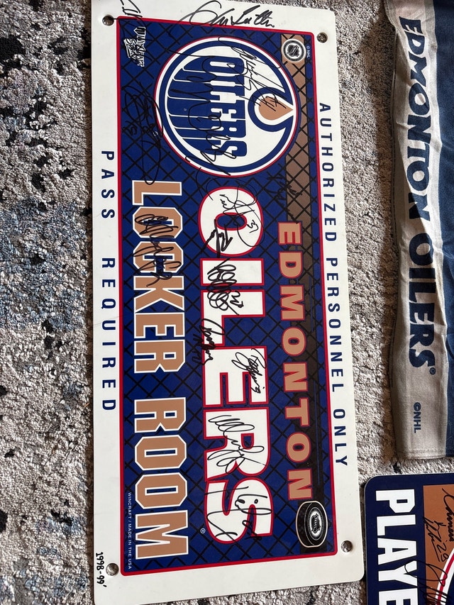 Oilers Team Signed Banners & Car Flag - photo 2