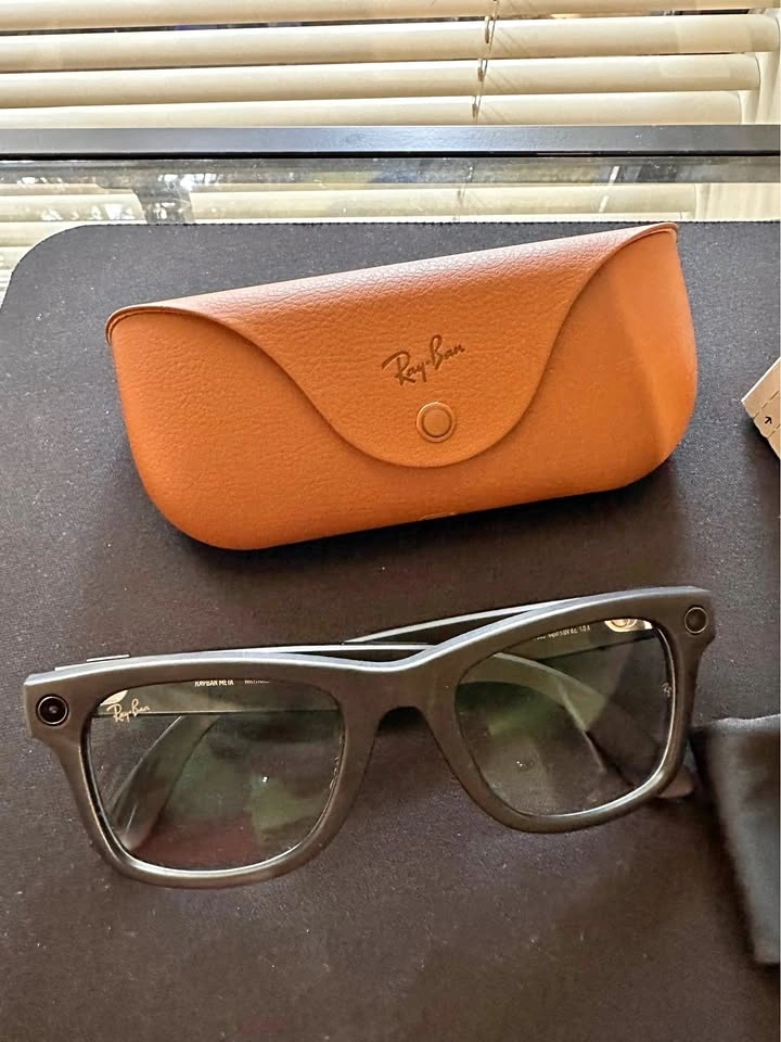 Ray-Ban Meta Smart Glasses (Wayfarer) Gen 2 - Transition