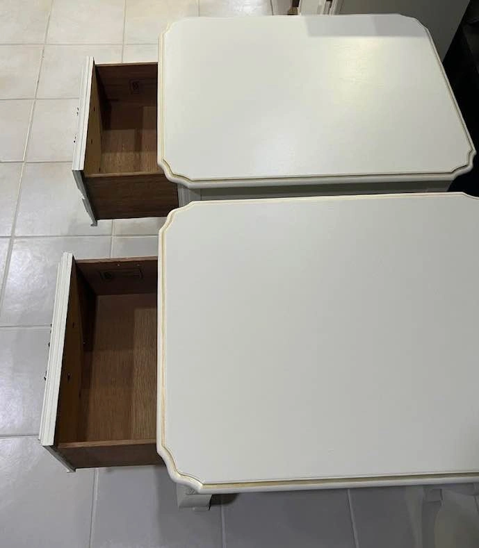 Elegant French Provincial Side Stands (Set of 2) - photo 4