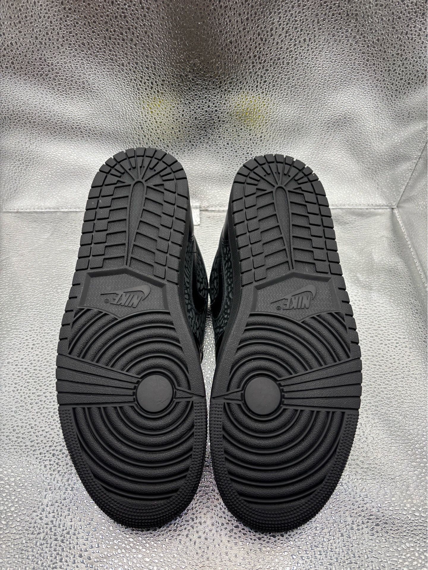 Air Jordan 1 Low Elephant Print - photo 3
