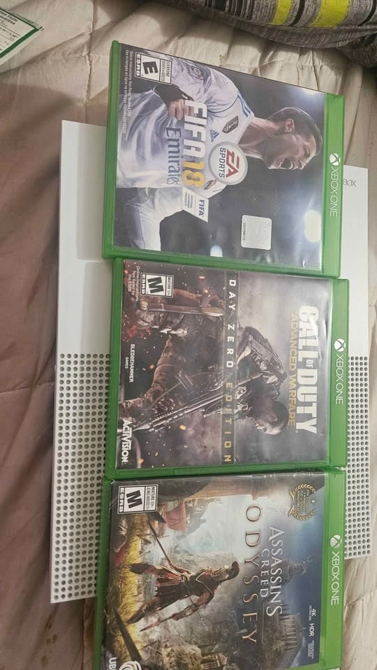 Xbox One S with Games Bundle! Call of Duty, FIFA 18, AC Odyssey - photo 2