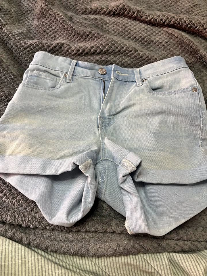 Light wash Aeropostale jean shorts size 0
