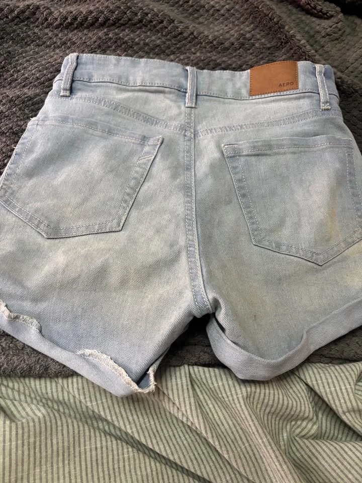 Light wash Aeropostale jean shorts size 0 - photo 2