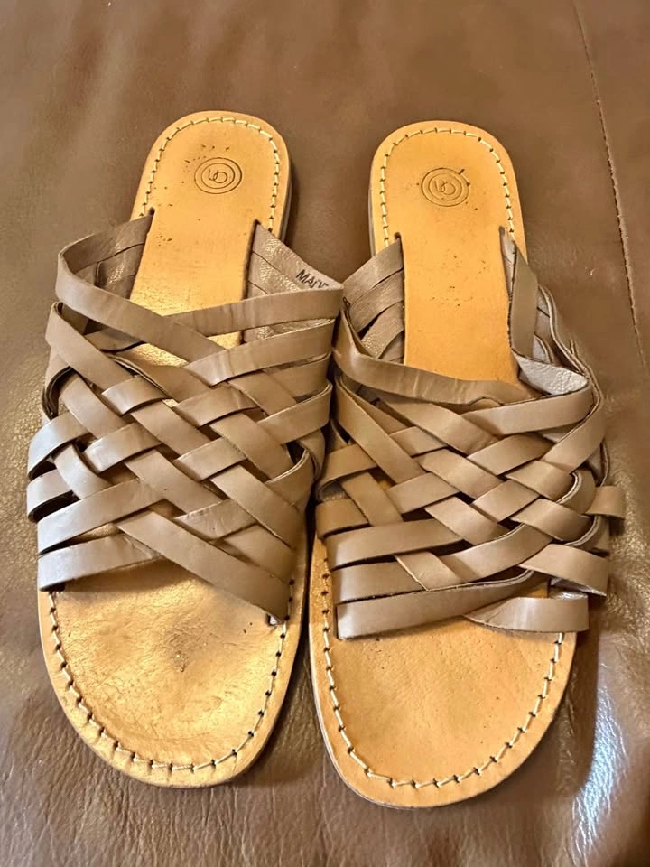Urban Outfitters Woven Leather Slide Sandals - 8