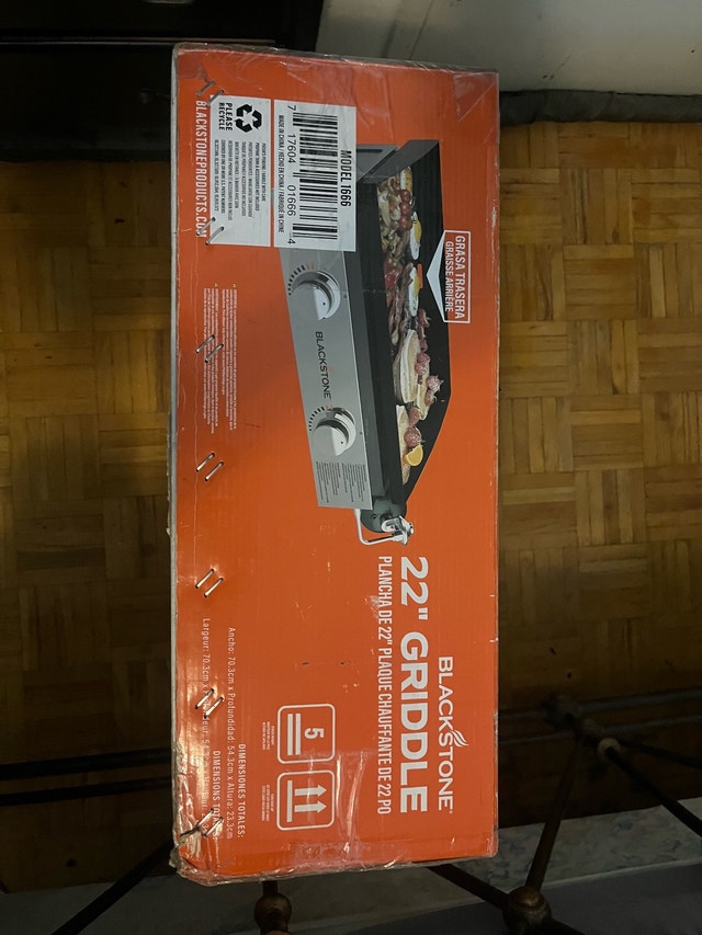 22” Blackstone Griddle with 8 piece cleaning set - photo 2