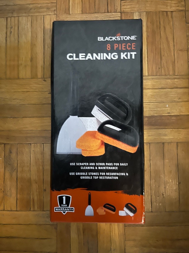 22” Blackstone Griddle with 8 piece cleaning set - photo 4
