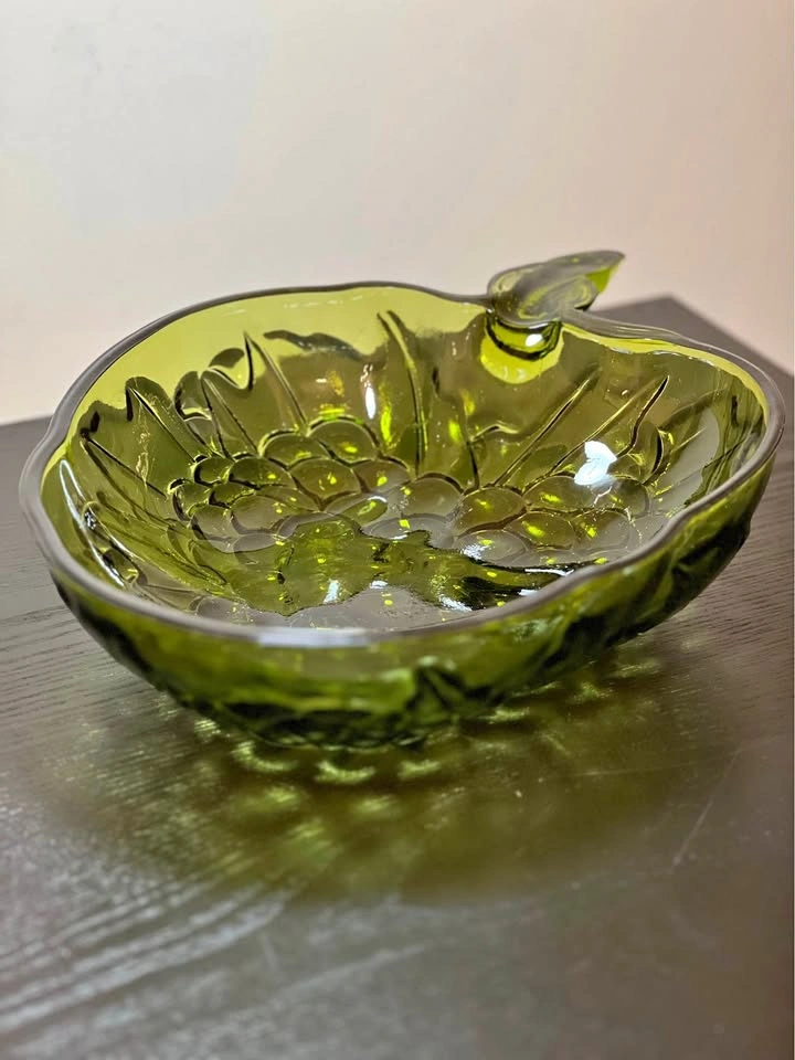 Vintage Indiana Glass Avocado Green Fruit Bowl