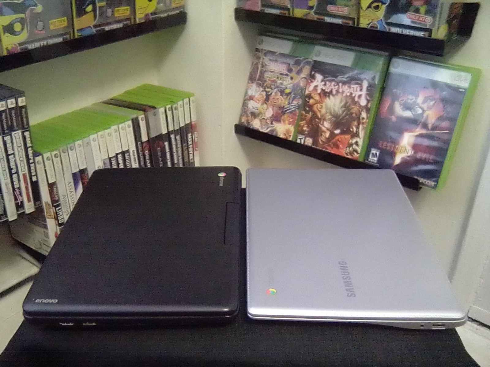 Samsung Chromebook XC500C12 Lenovo Chromebook N23 11.6" 2GB RAM
