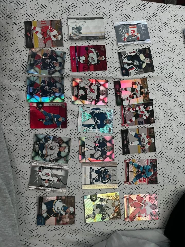 Upper Deck Hockey Card Collection - photo 3