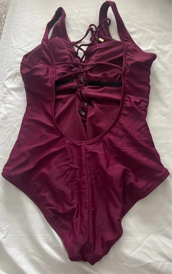 One piece bathing suit in medium - photo 2