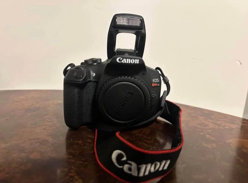 Canon Rebel T7 with lens, battery and battery charger - photo 2