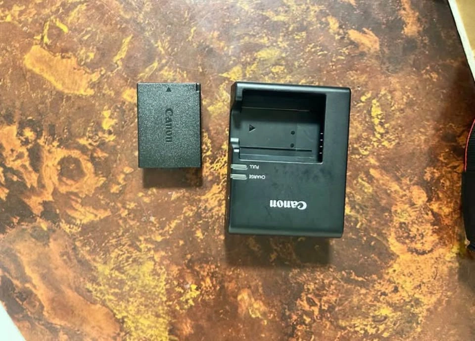 Canon Rebel T7 with lens, battery and battery charger - photo 3