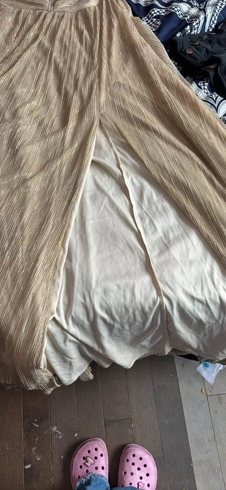 Le Chateau Gold Shimmer Halter Maxi Dress - photo 2