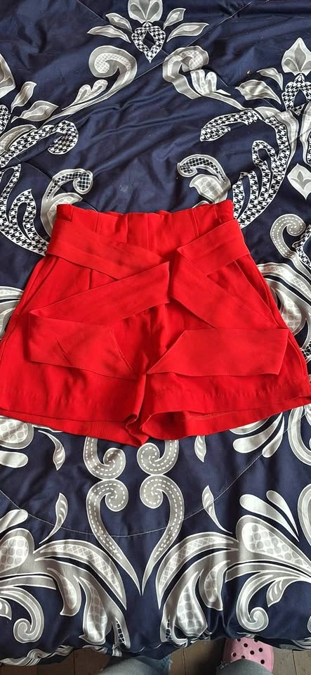Dynamite Red High Waisted Tie Waist Shorts XXS