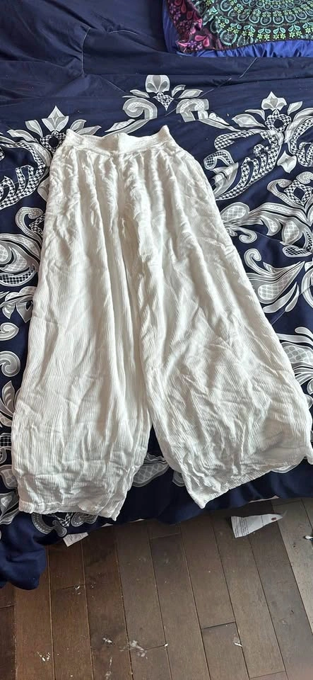 twik par SIMONS white wide leg pants small