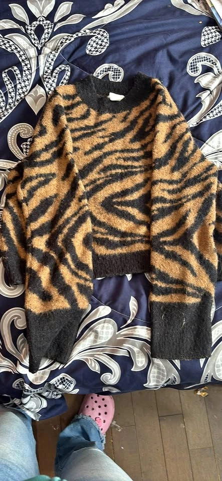 H&M Tiger Print Knit Sweater XS