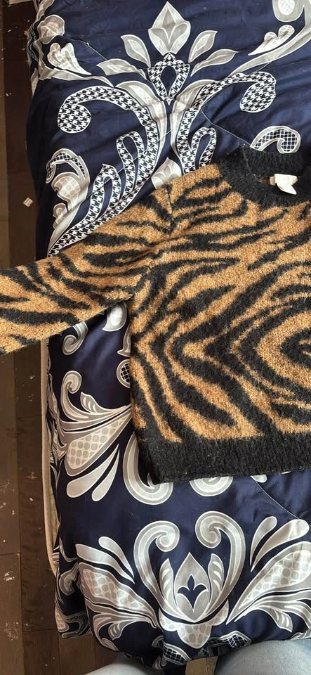 H&M Tiger Print Knit Sweater XS - photo 3