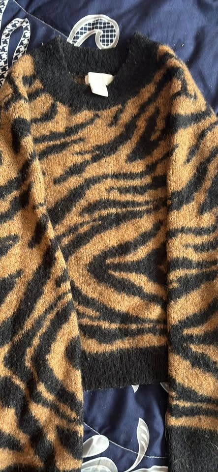 H&M Tiger Print Knit Sweater XS - photo 4