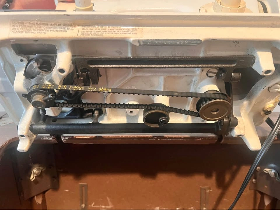 Singer Vintage Sewing Machine - photo 3