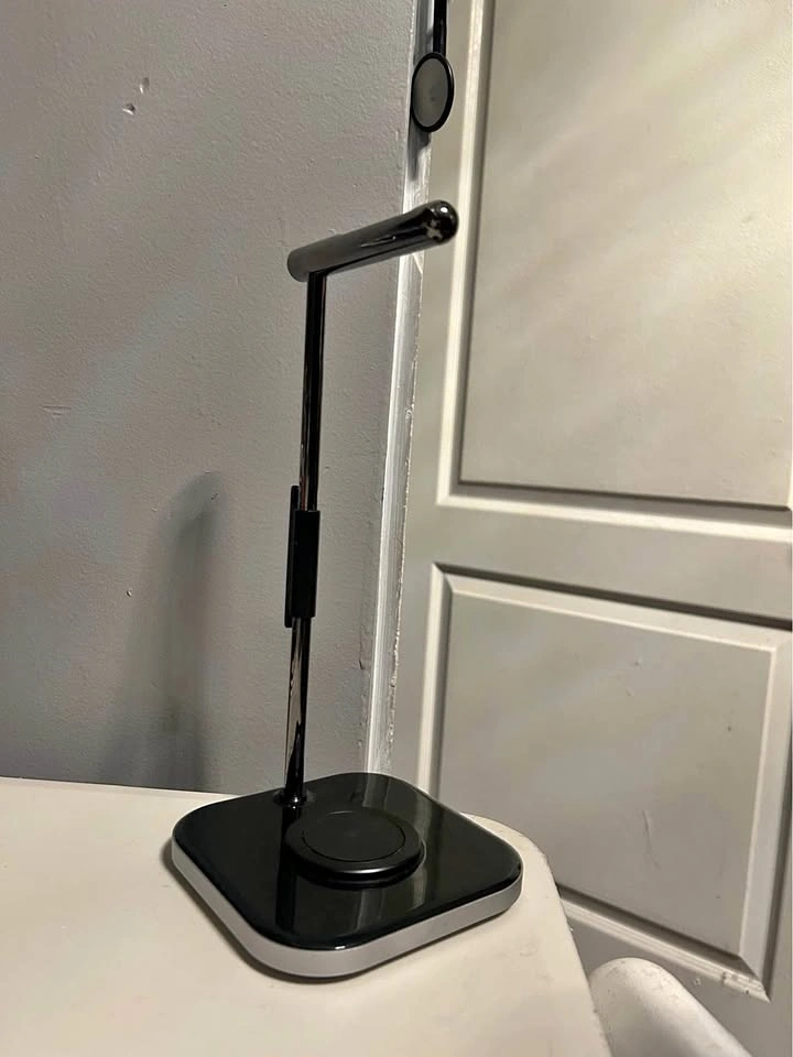 Satechi 2-in-1 AirPod Max Stand & MagSafe Charger
