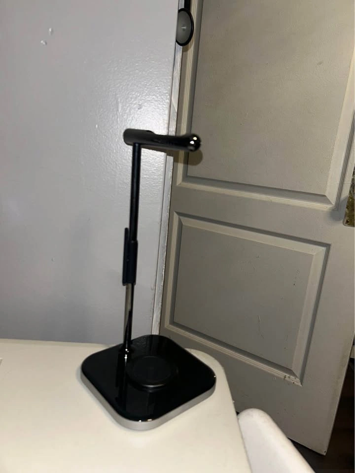Satechi 2-in-1 AirPod Max Stand & MagSafe Charger - photo 3