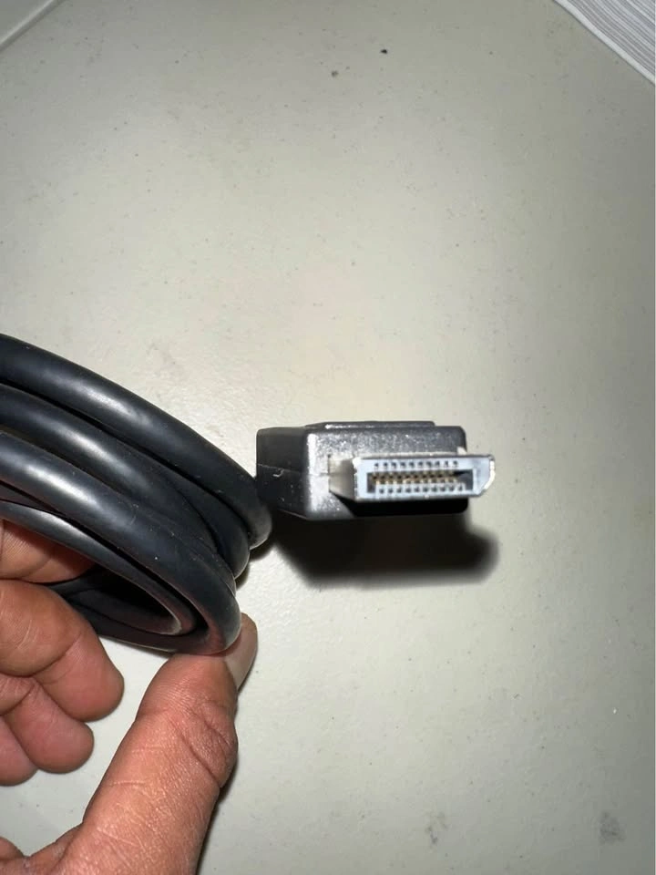 HDMI to DisplayPort Adapter - photo 2