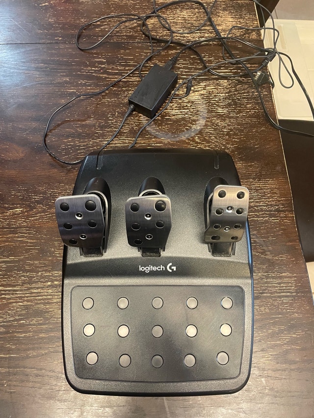 Logitech G920 Driving Force Wheel and Pedals - photo 3