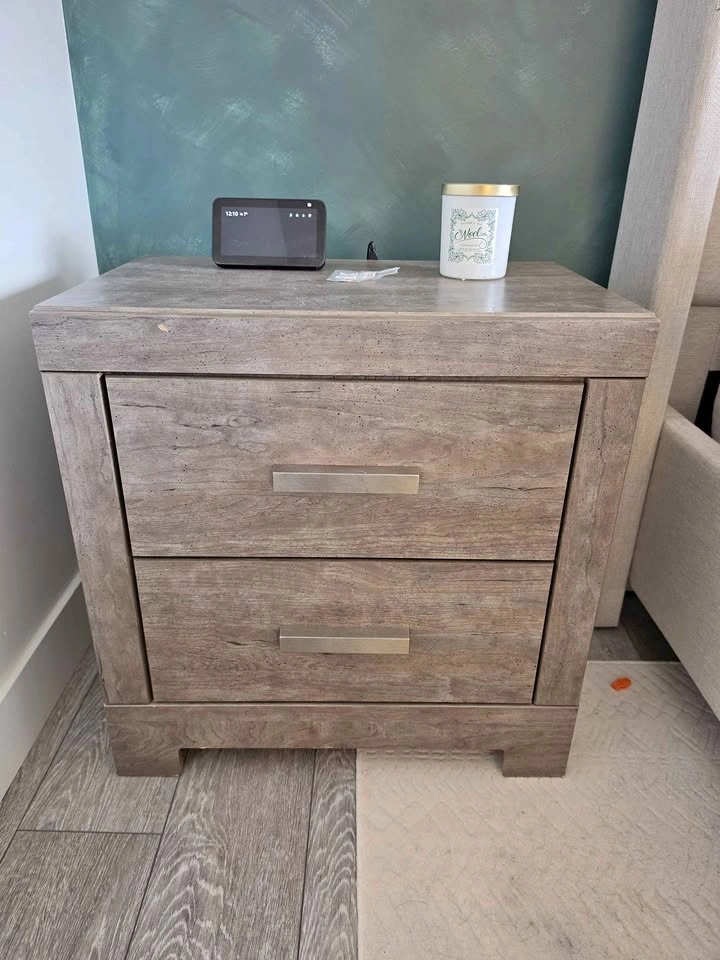 Set of 2 Modern Nightstands