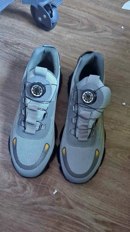 Work shoes size 10