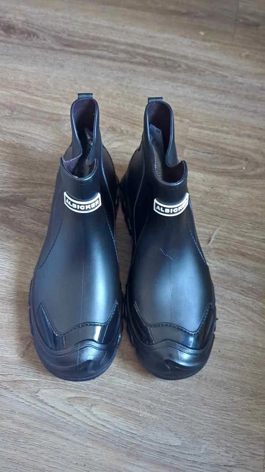 Boots size 9.5