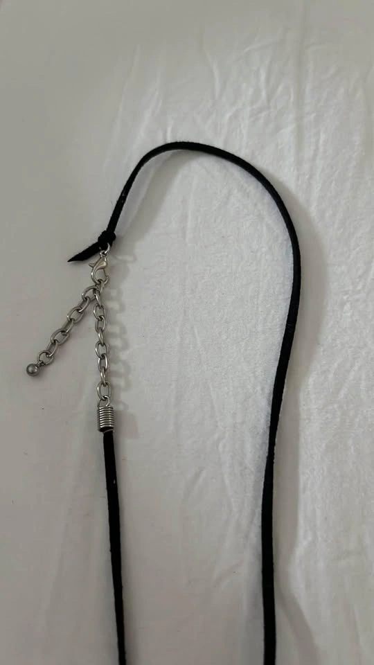 Howlite Crystal point necklace, natural stone on a black cord. - photo 4