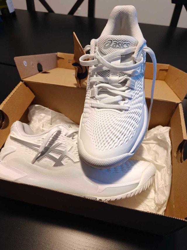 Brand New Tennis Shoes - Girl (never worn)
