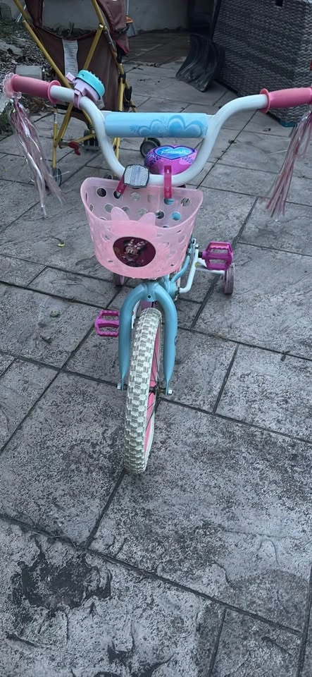 Bike with training wheels - photo 2