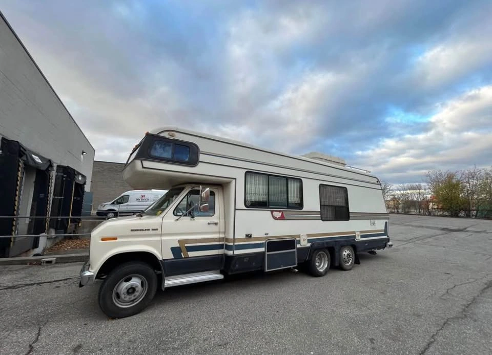 1984 Ford Econoline 350 - photo 2