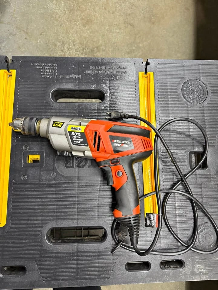 Black & Decker Heavy Duty Drill – Works Good