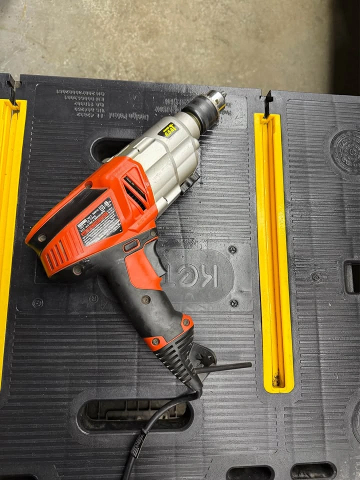 Black & Decker Heavy Duty Drill – Works Good - photo 2