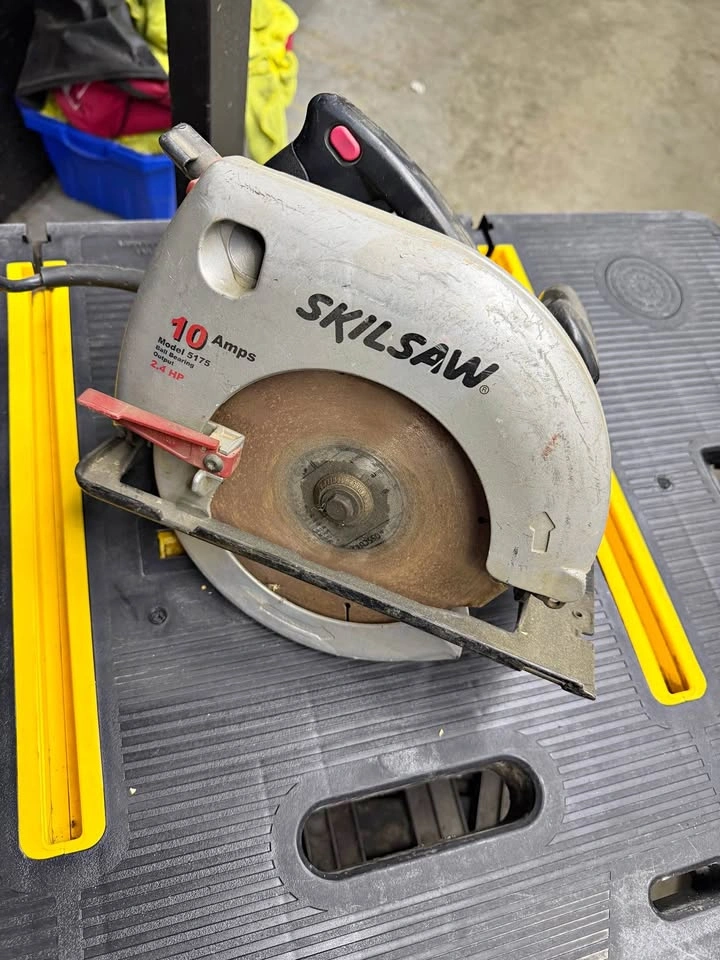 SKILSAW 10 Amp Circular Saw – Works Great