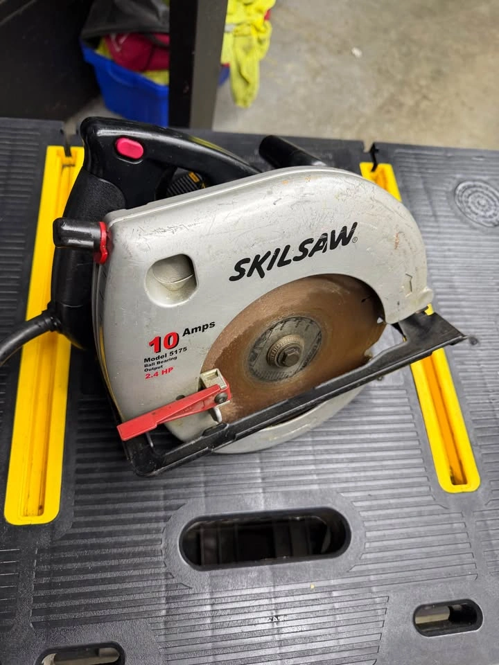 SKILSAW 10 Amp Circular Saw – Works Great - photo 3