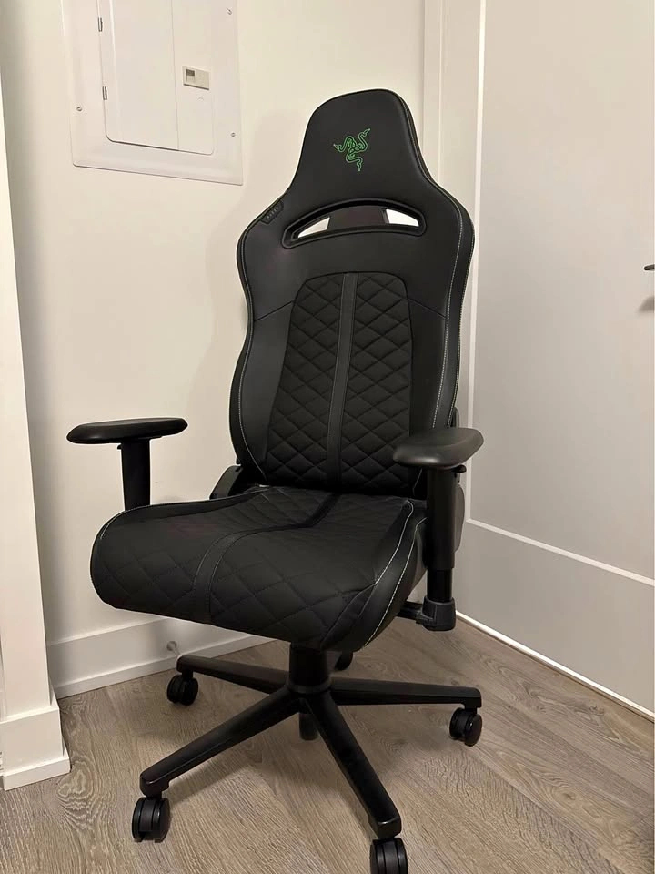 Razer Enki x Essential Gaming Chair Black