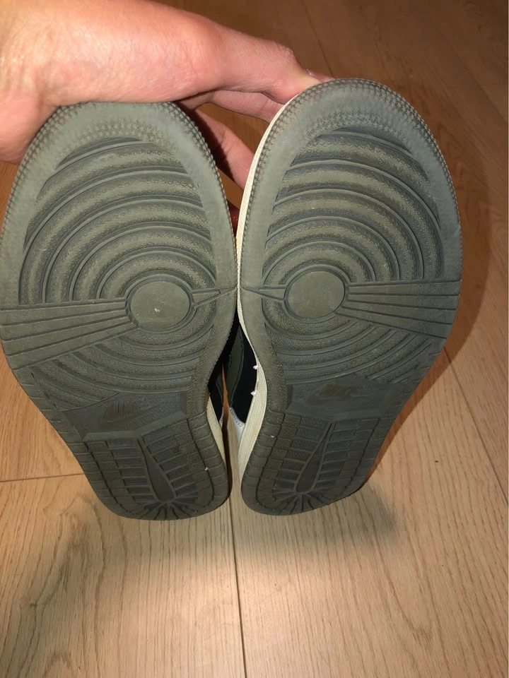 Travis Scott Olive Jordan 1s OG - photo 2