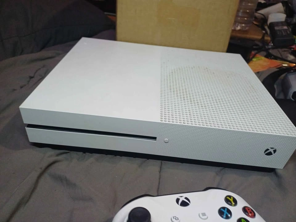 Xbox One S 1TB Console - photo 2
